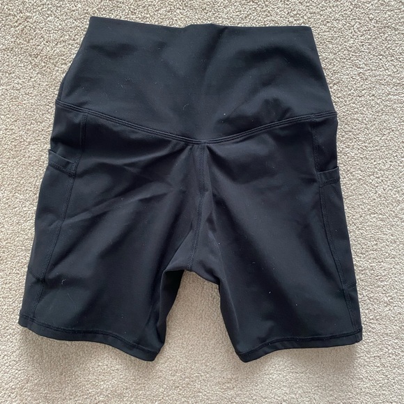 Colorfulkoala Essential Leggings w/Pockets 6” Inseam - Picture 4 of 5